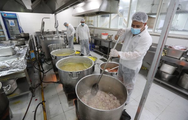 کارگران پیمانکاری آشپزخانه بیمارستان‌های علوم پزشکی رودبار ۳ ماه مزد طلبکارند