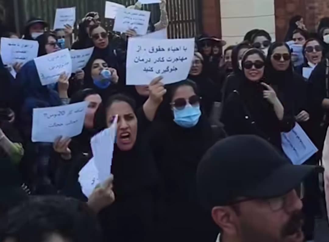 پرستاران خوزستانی امروز مقابل استانداری تجمع کردند