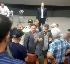 حضور بازنشستگان فولاد در وزارت کار به درگیری با معاون وزیر کشید
