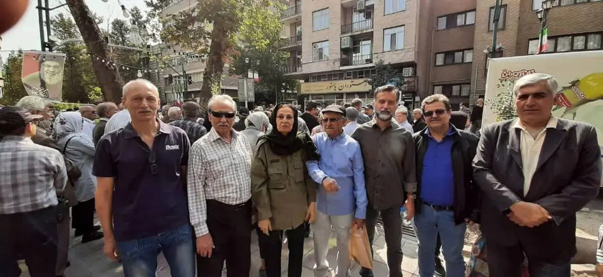 بازنشستگان فولاد مقابل نهاد ریاست‌جمهوری تجمع کردند