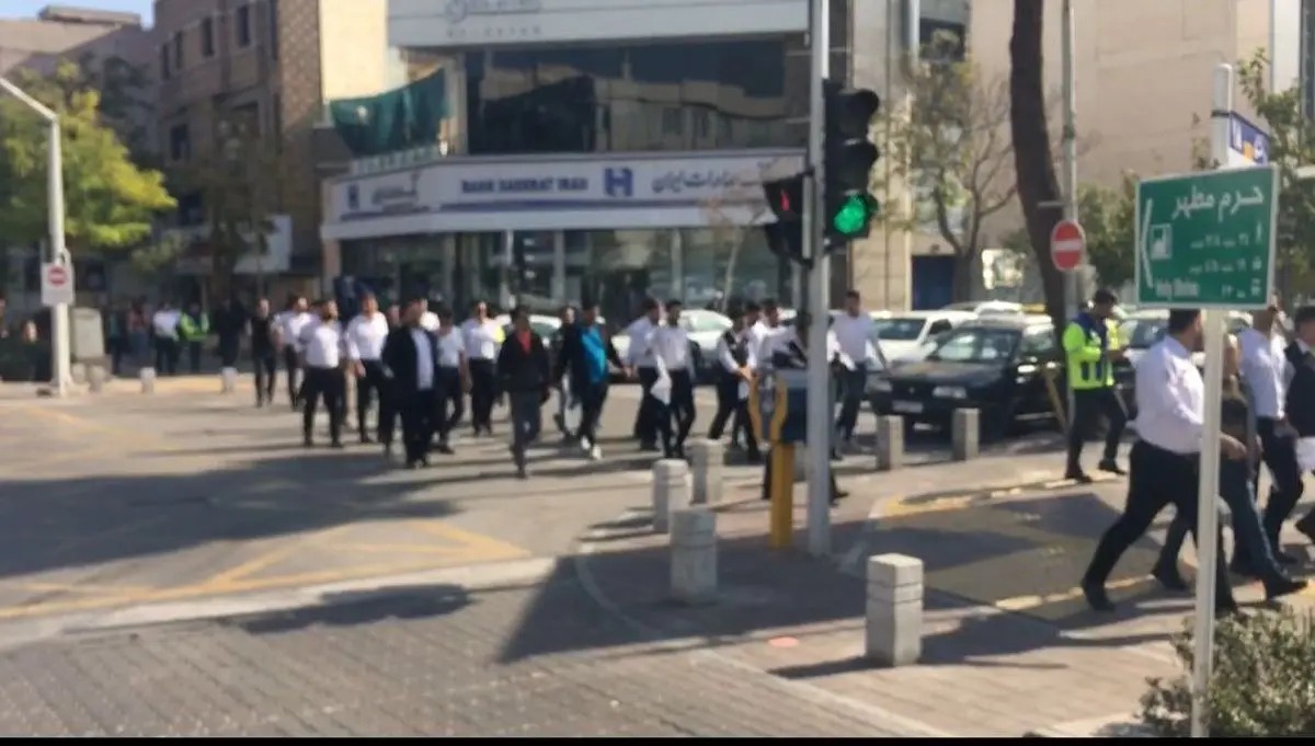 پرستاران مشهدی راهپیمایی اعتراضی کردند