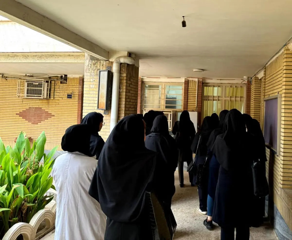 ماماهای بیمارستان نظام مافی شوش به‌ عدم اجرای قانون اعتراض کردند