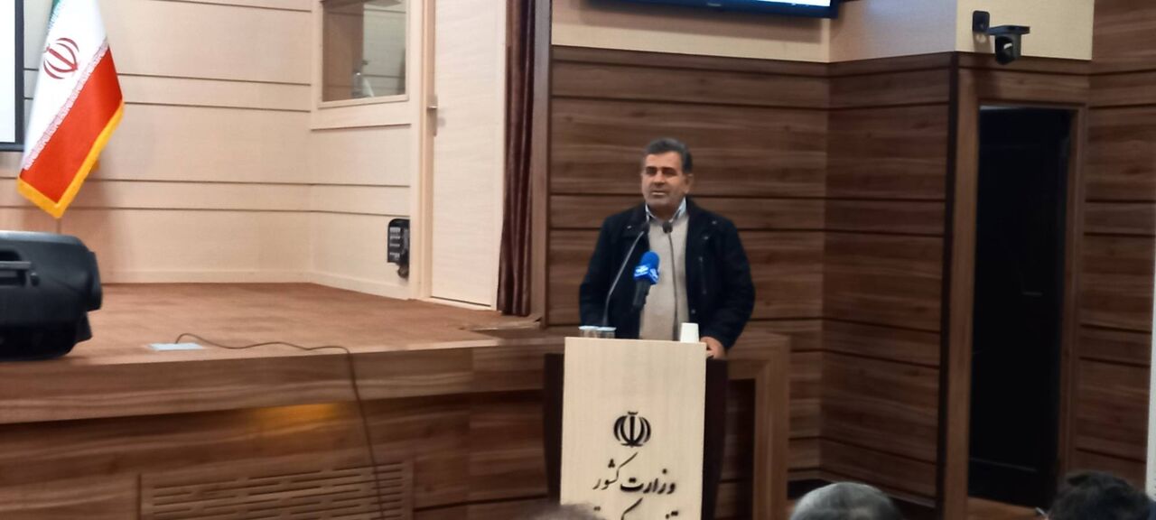 تسهیلات مردم را بیکار و بدهکار کرده است