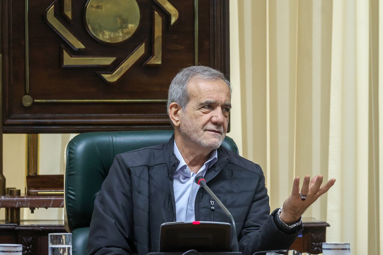 تاکید پزشکیان بر لزوم تدوین برنامه منسجم برای تحقق شعار سال