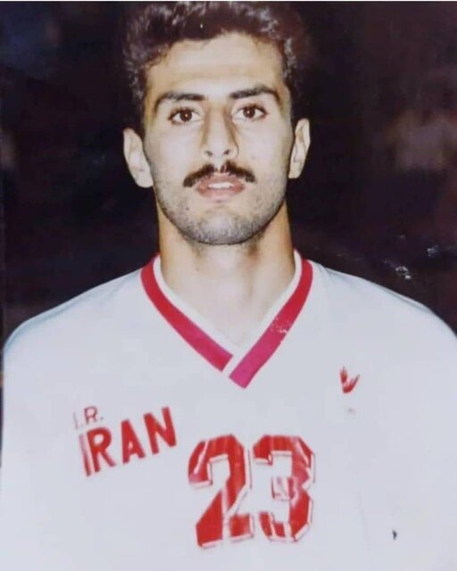 انتقاد پیشکسوت فوتبال ایران به حواشی دیدار تراکتور و چادرملو/فحاشی به بیرانوند را تمام کنید، او کار غیر قانونی نکرده