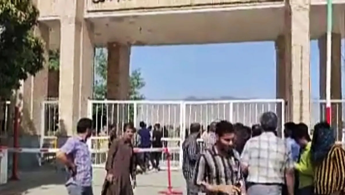 کارگران بیکارشده تیتانیوم کهنوج تجمع کردند