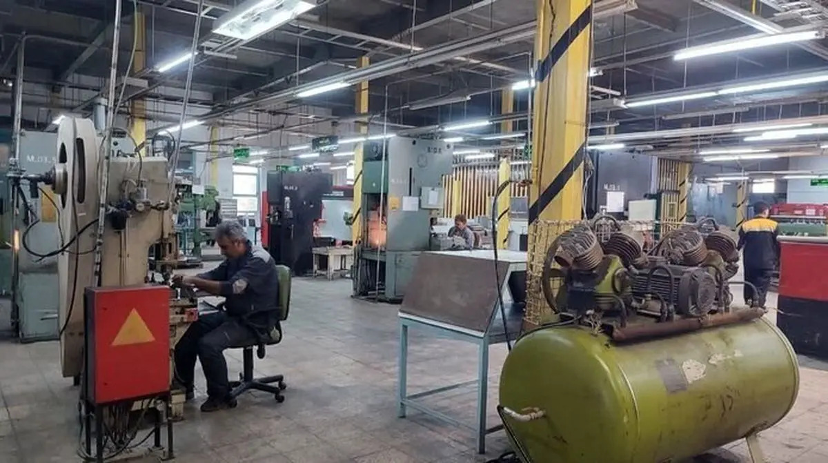 کارگران کارخانجات مخابراتی ایران درخواست بازگشت به کار خود را دارند