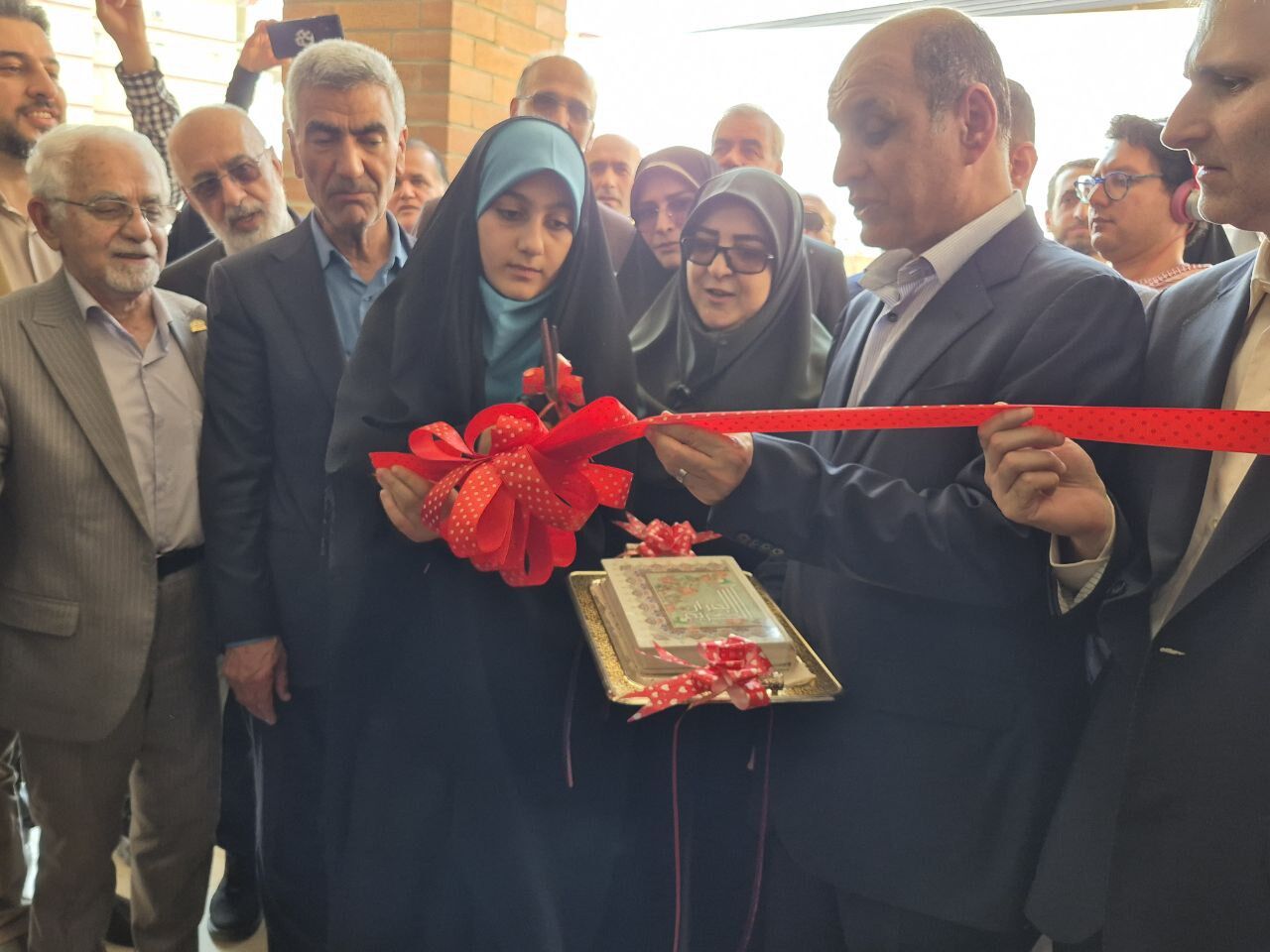 باید از فرصت‌هایی که در اختیار داریم برای ارتقای خود و تعالی کشورمان بهره بگیریم