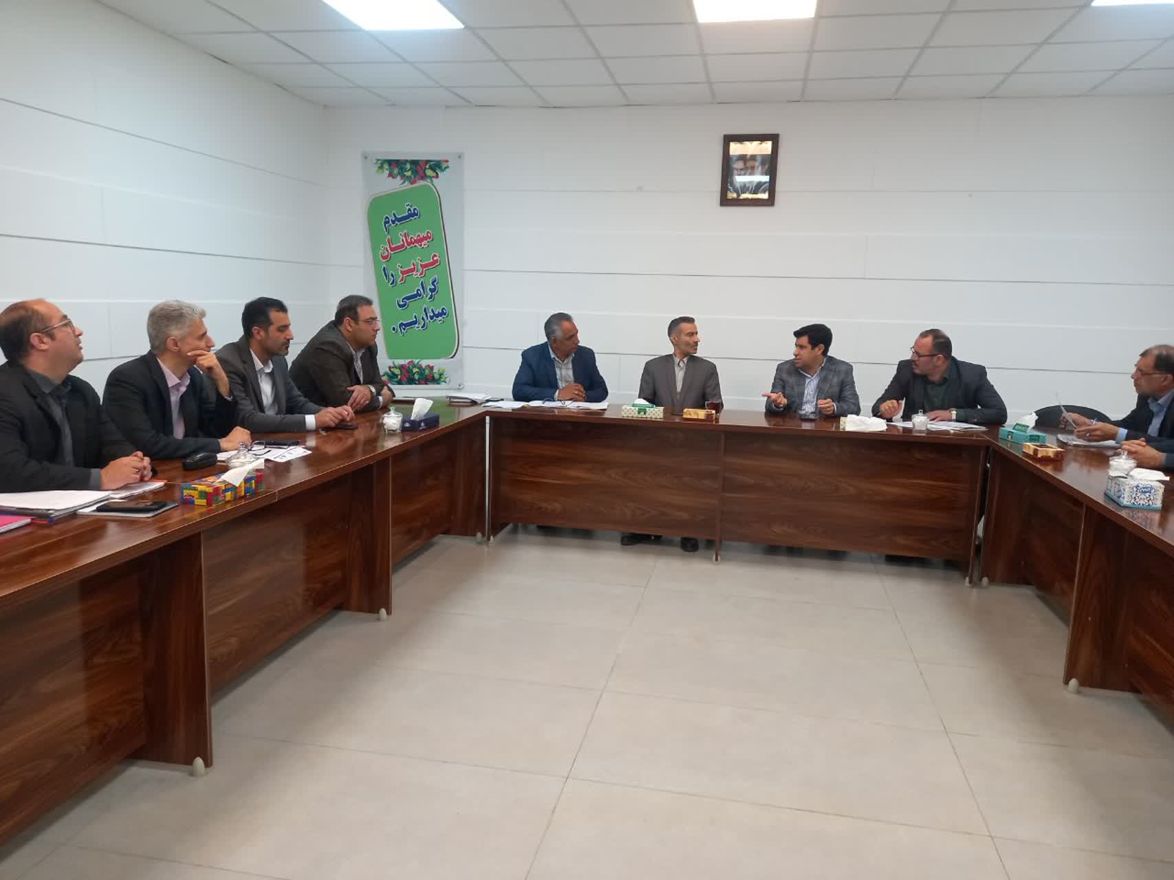 برگزاری نشست بازرس کل گلستان در راستای پیگیری و رفع موانع اختصاص اراضی جهت احداث نیروگاه‌های خورشیدی در استان