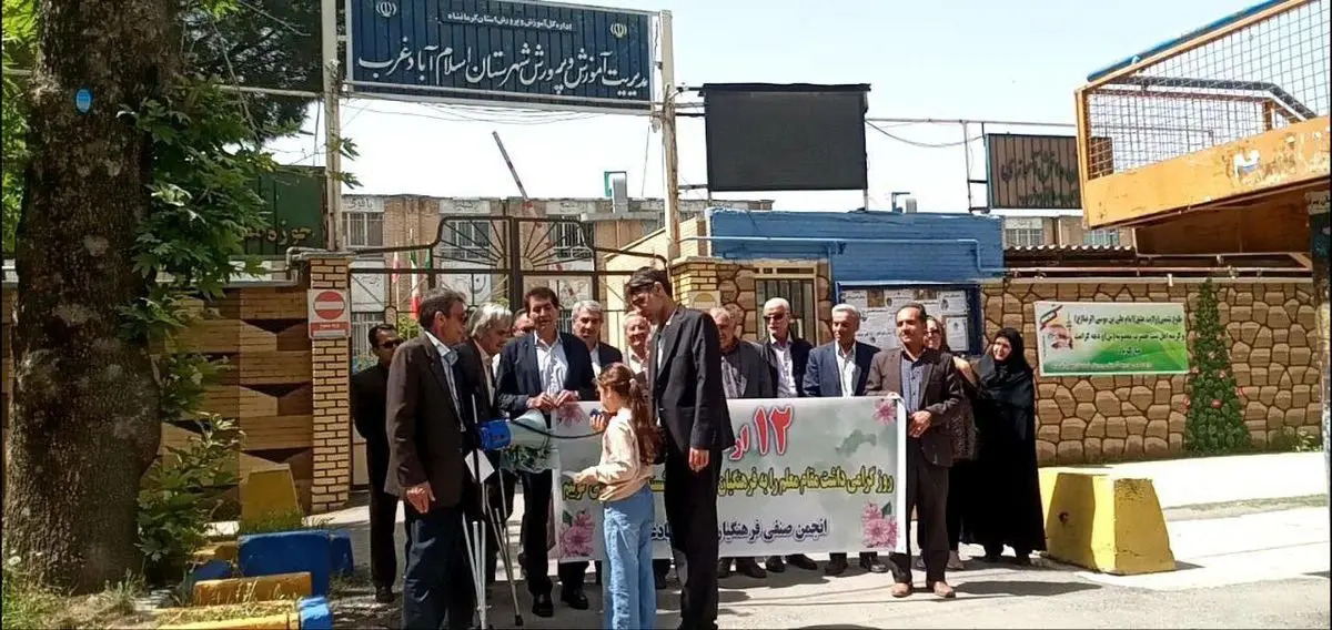 معلمان شاغل و بازنشسته در برخی شهرها تجمع کردند