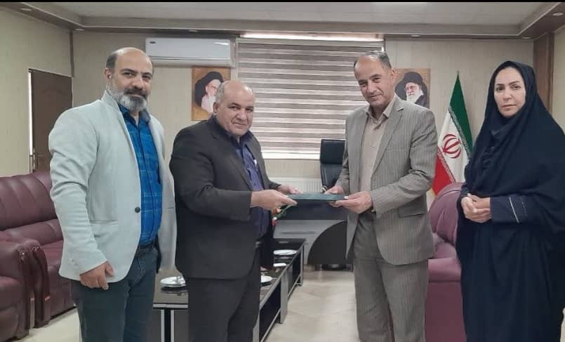 دیدار دبیر اجرایی خانه کارگر لرستان و رئیس اداره تعاون، کار و رفاه اجتماعی ازنا با فرماندار شهرستان/ پیگیری مشکلات کارگران فروآلیاژ و بایرافلاک