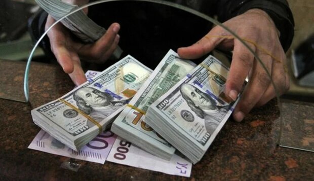 قیمت دلار و یورو در مرکز مبادله ایران؛ سه‌شنبه ۲۸ مرداد