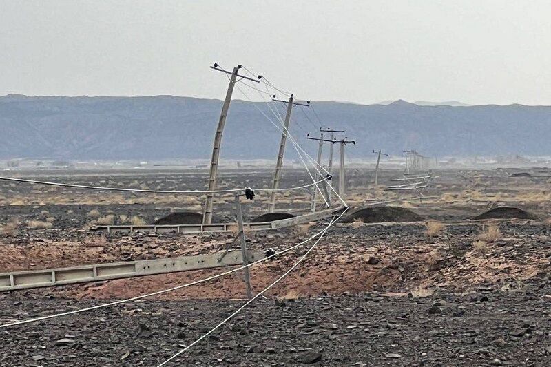 طوفان و بارندگی شدید به ۱۰۸ تیر برق در سیستان و بلوچستان خسارت وارد کرد