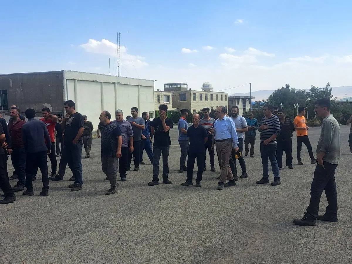 کارگران کارخانه «فولاد سیادن ابهر» نسبت به تاخیر در پرداخت حقوق خود اعتراض کردند