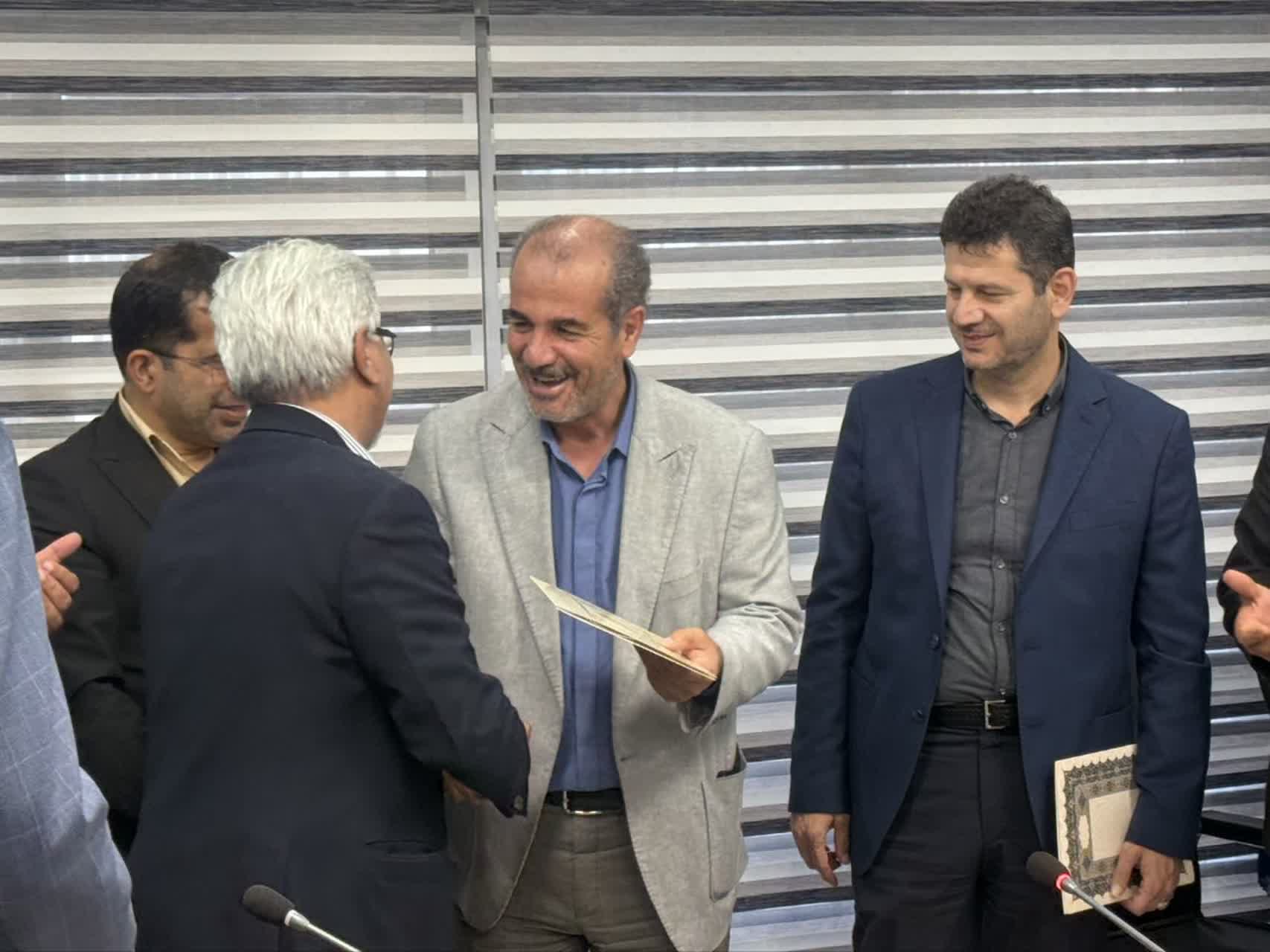 تجلیل معاون وزیر راه شهرسازی از مدیرعامل شرکت عمران مسکن‌سازان گلستان