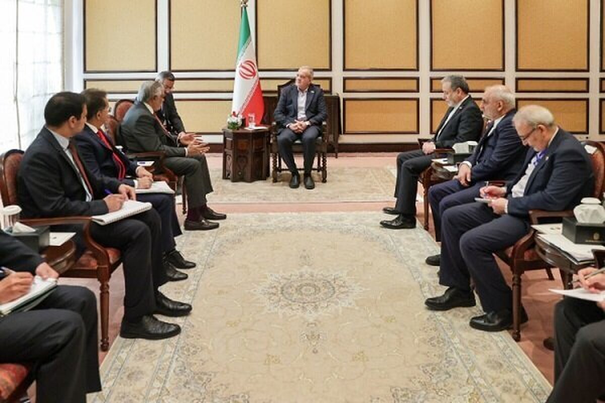 وزیر خارجه پاکستان به دیدار رئیس جمهوری ایران آمد