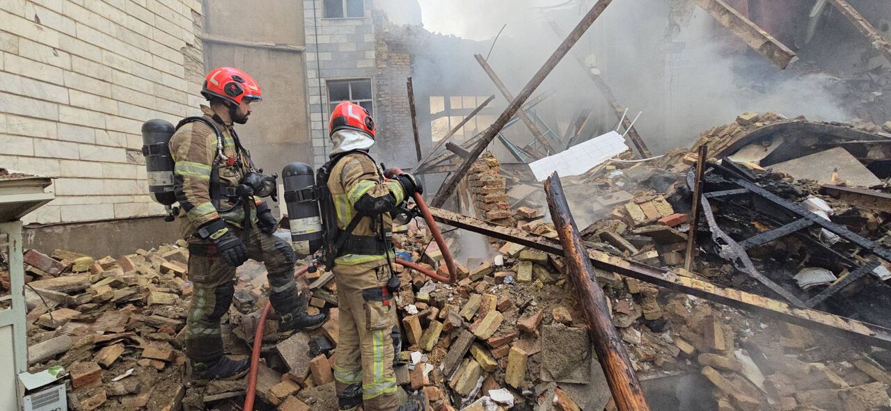 فرو ریختن ساختمان نیمه کاره در لویزان تهران