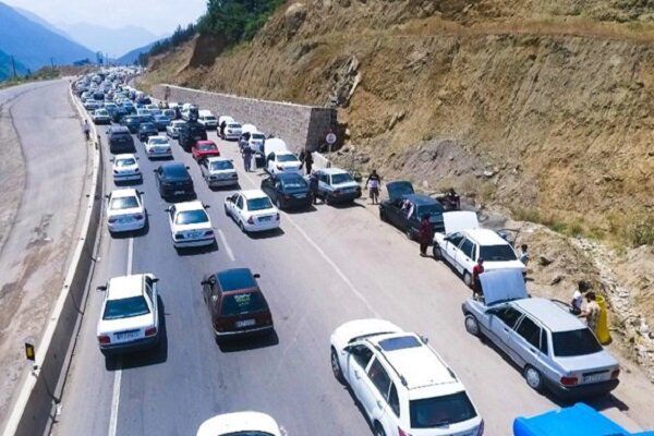 جاده چالوس و آزادراه از مرزن‌آباد به سمت جنوب یکطرفه است