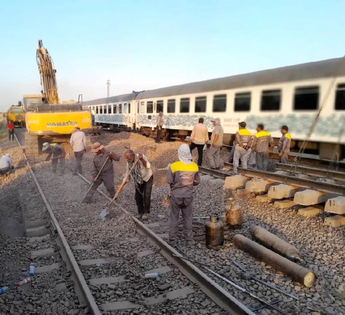 کارگران پیمانکاری شاغل در نگهداری خط و ابنیه فنی راه‌آهن: خواستار اجرای طرح تجمیع هستیم