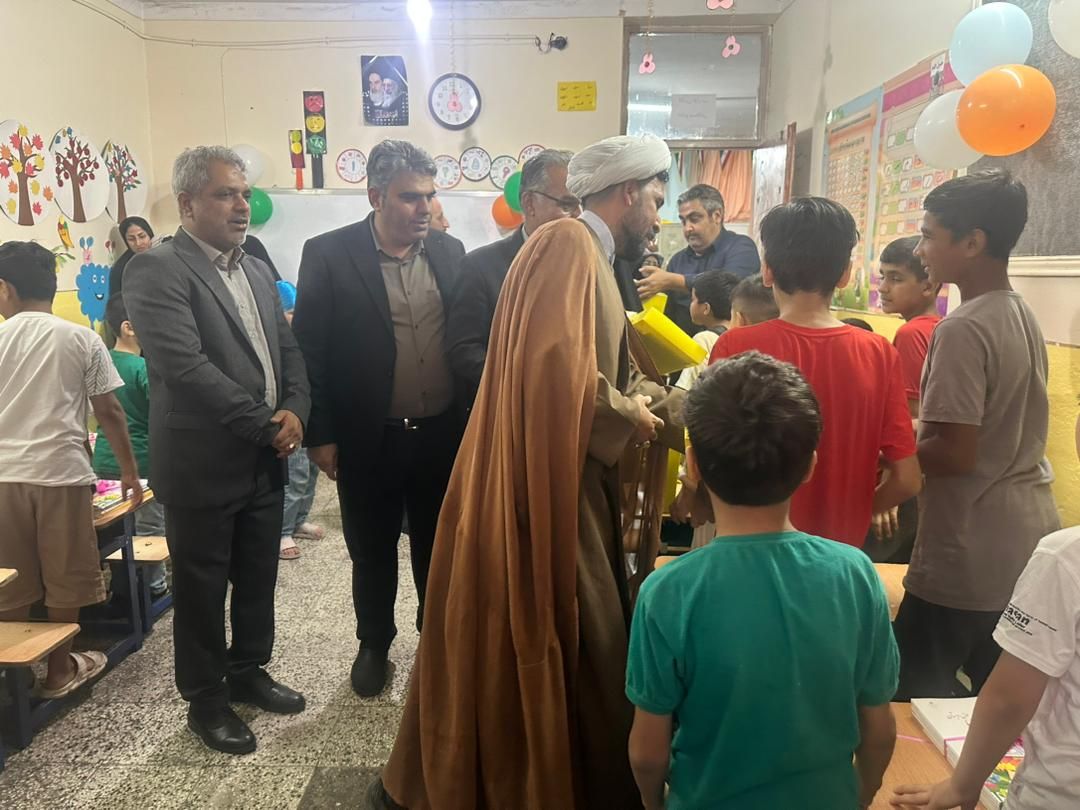 دانش‌آموزان آینده‌سازان شهر و کشور هستند