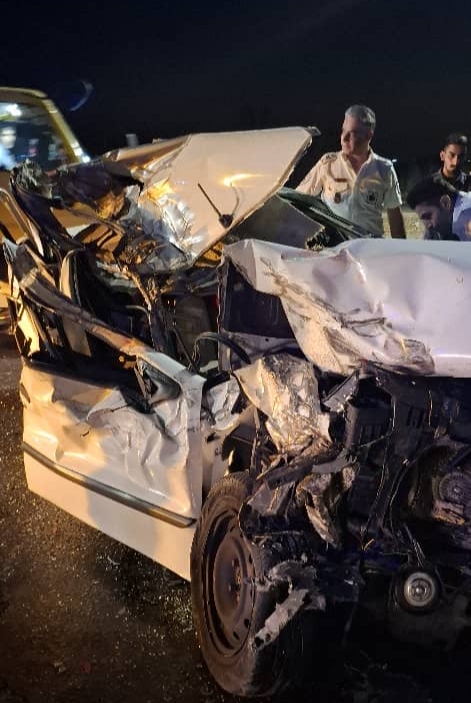 نجات راننده گرفتار در سمند توسط آتشنشانان شوش