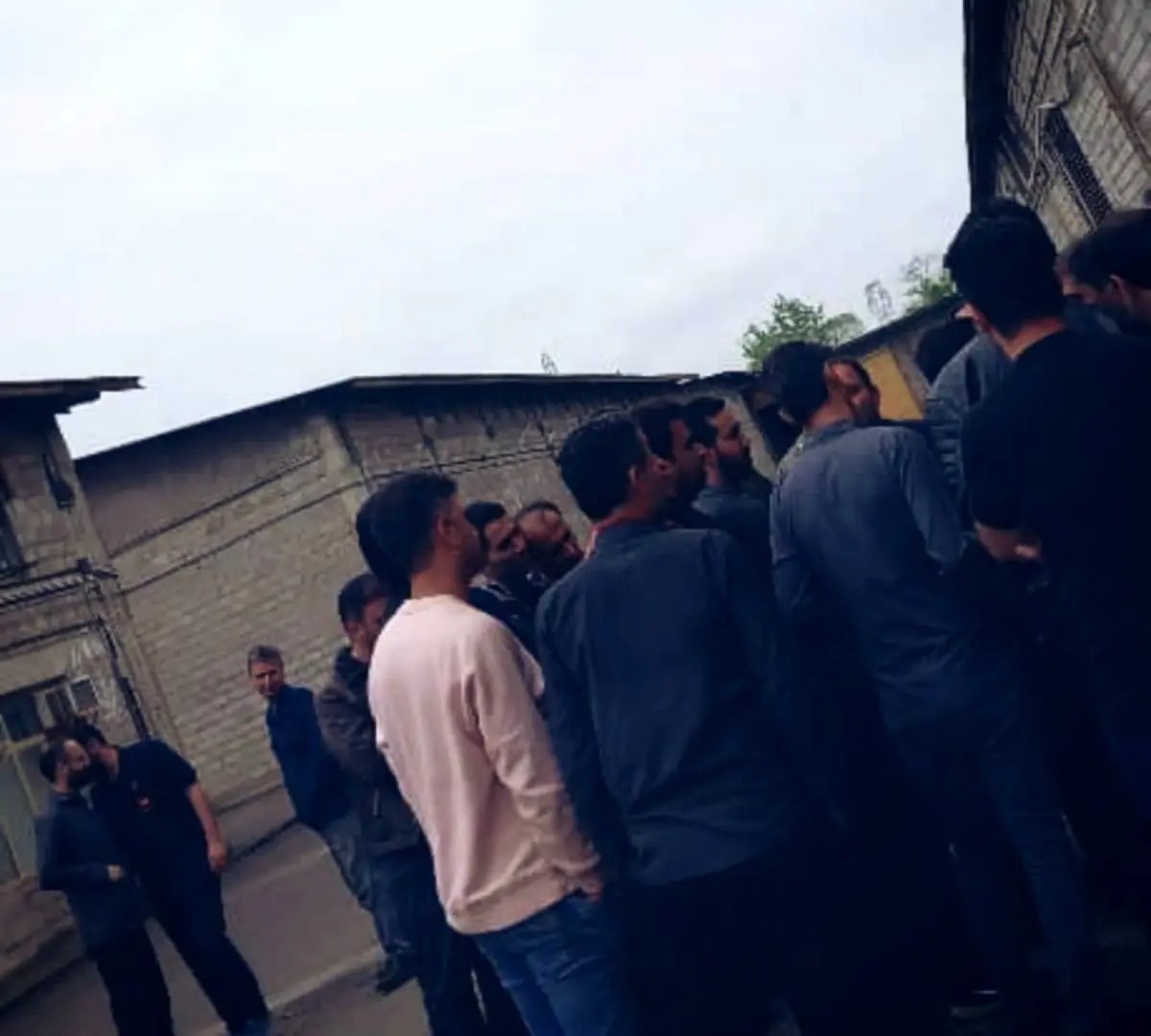 کارگران ایران پوپلین رشت تجمع کردند