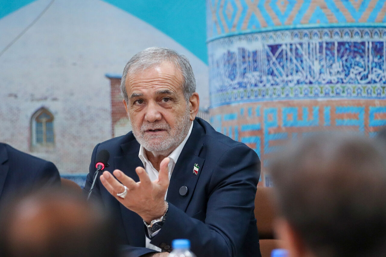 اینکه روی طلا خوابیده‌ایم اما گرسنه‌ایم؛ مقصر خودمان هستیم نه آمریکا