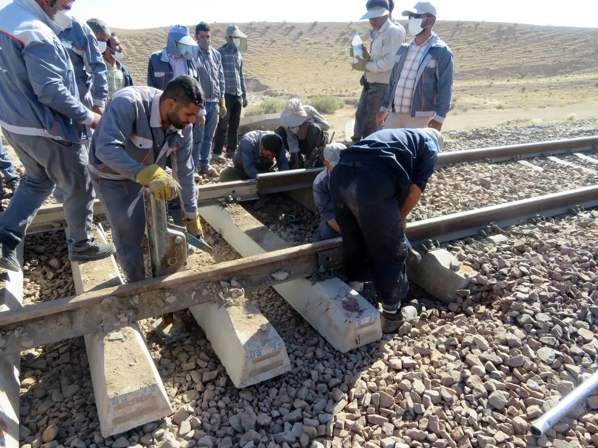 کارگران تعمیرکار راه آهن در انتظار اجرای طرح ساماندهی