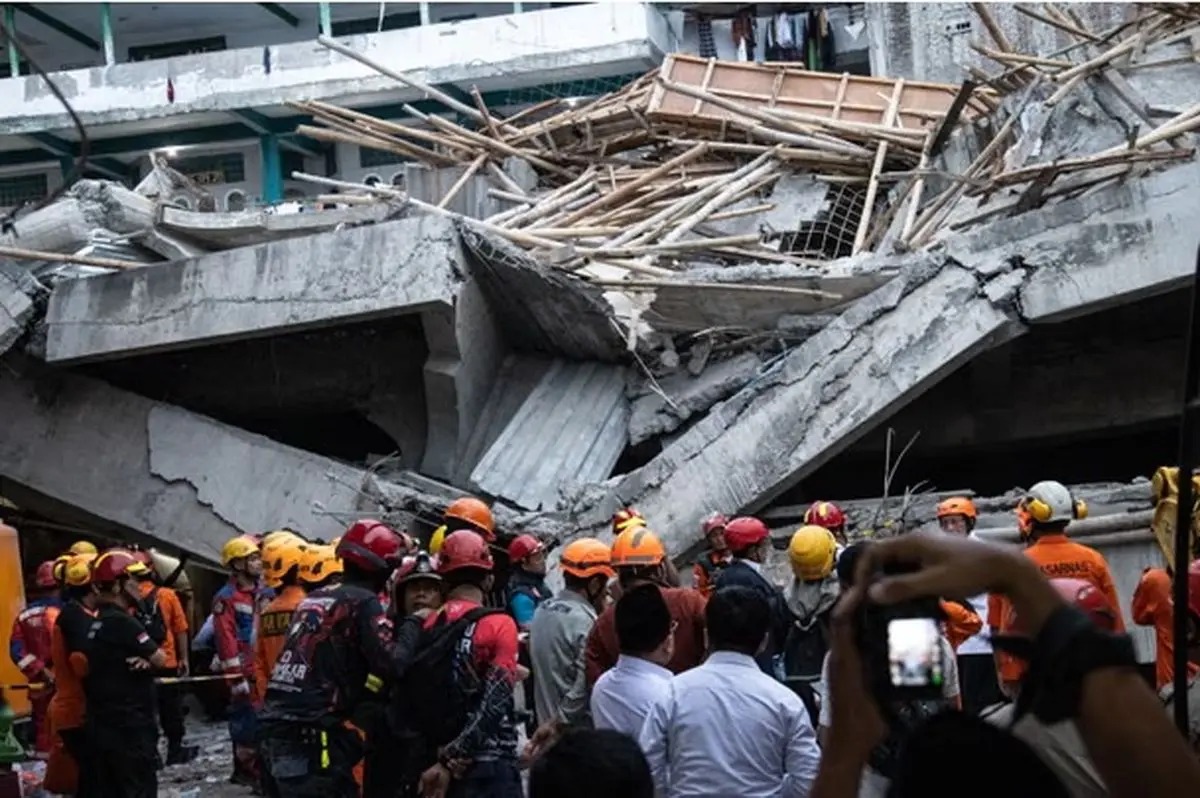 ادامه تلاشها برای یافتن بازماندگان در حادثه ریزش مدرسه شبانهروزی در اندونزی