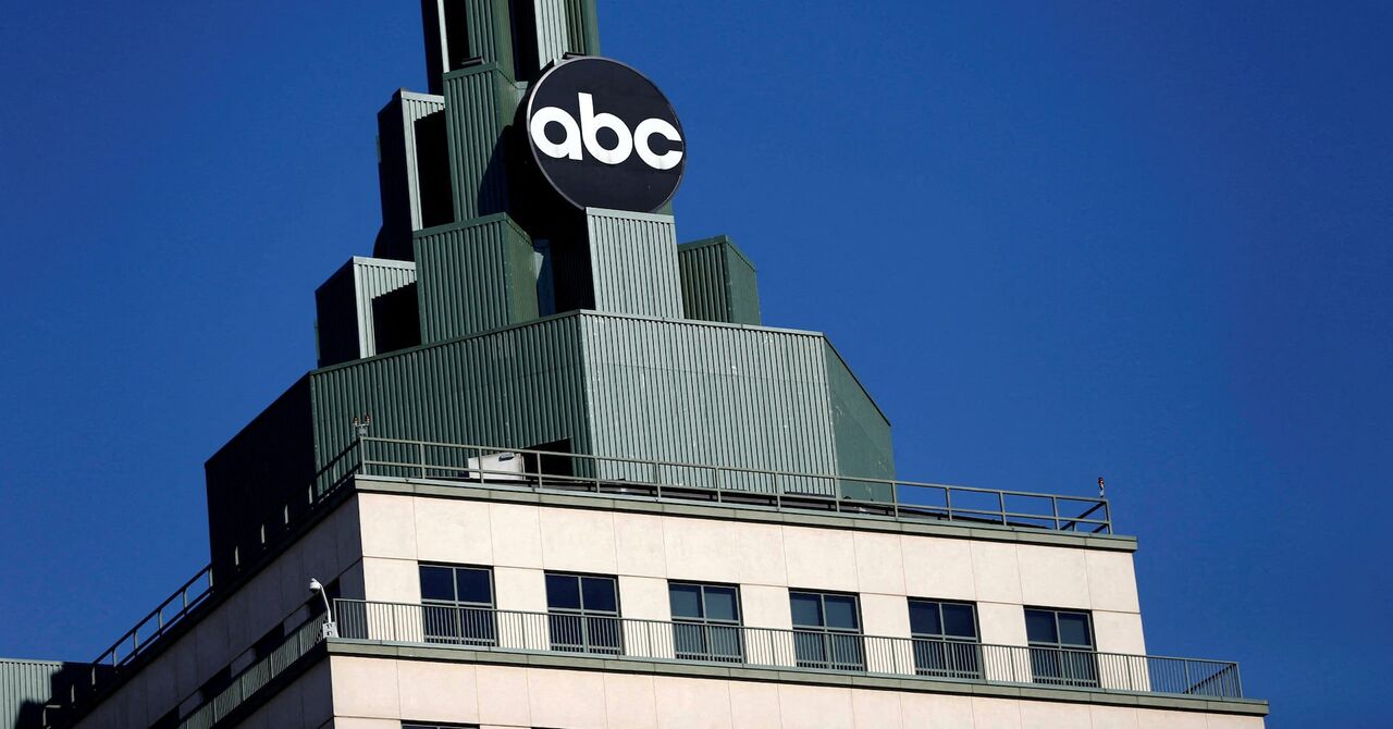 ترامپ: پروانه پخش شبکه «ای‌بی‌سی» لغو شود