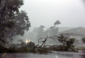قطعی برق گسترده به دنبال طوفان در استرالیا/ سیل ۱.۵ میلیون نفر را در تایلند آواره کرد
