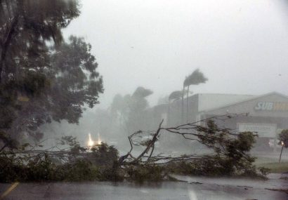 قطعی برق گسترده به دنبال طوفان در استرالیا/ سیل ۱.۵ میلیون نفر را در تایلند آواره کرد