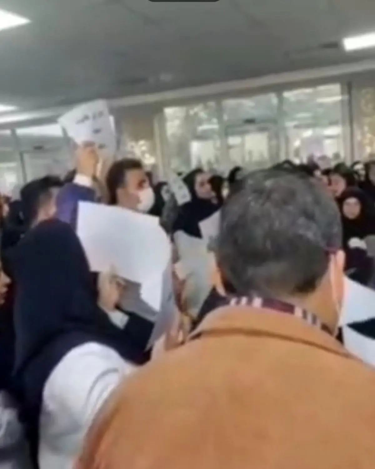 پرستاران بیمارستان قائم مشهد تجمع کردند