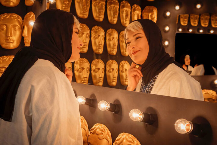 لادن مستوفی به «پرسونا» می‌آید