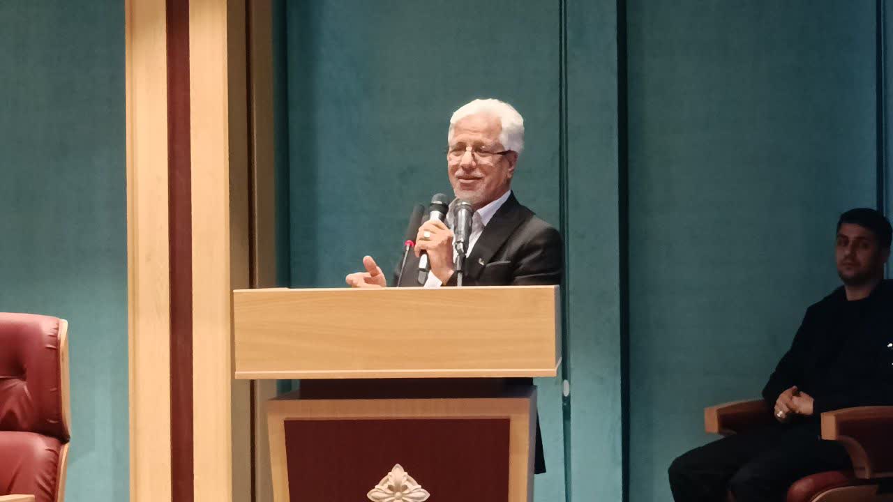 دولت با ارائه تسهیلات بانکی کمبهره، انگیزه تولید و سرمایهگذاری در بخش خصوصی را افزایش دهد