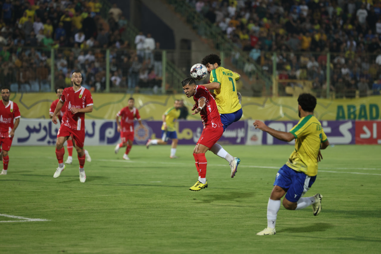 جشن آبادان در تختی؛ پیروزی نفت همزمان با حضور تاریخی زنان در ورزشگاه