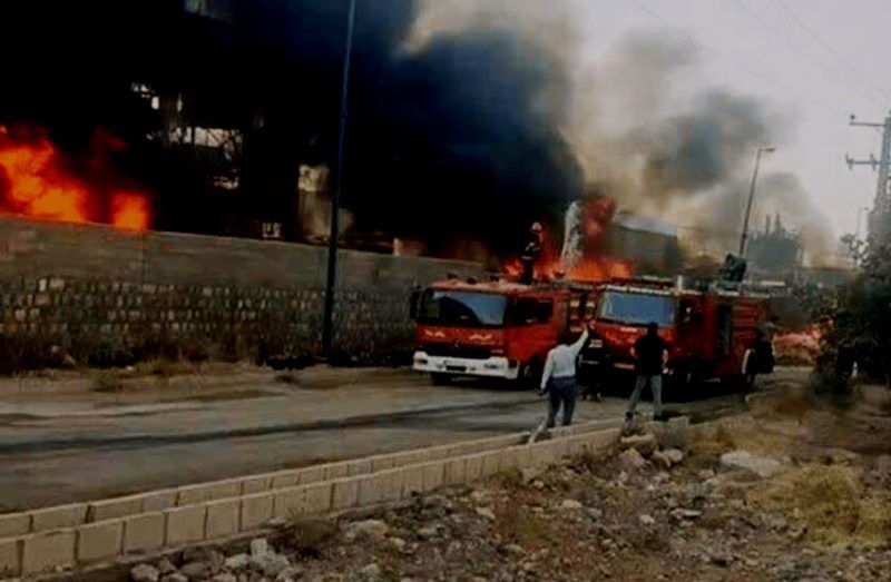 آتش‌سوزی گسترده در کارخانه سیمان دورود/ ۱۶۰ هزار لیتر مازوت دود شد