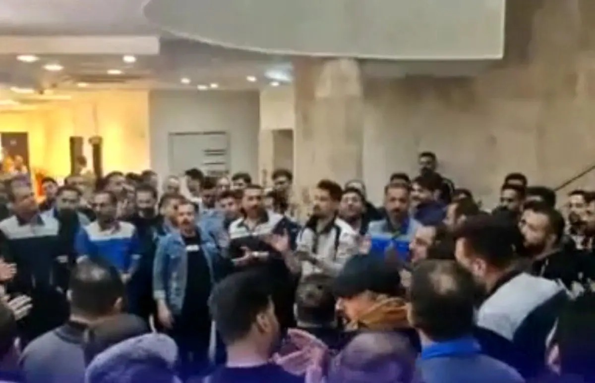 کارگران پتروشیمی تخت‌جمشید تجمع کردند