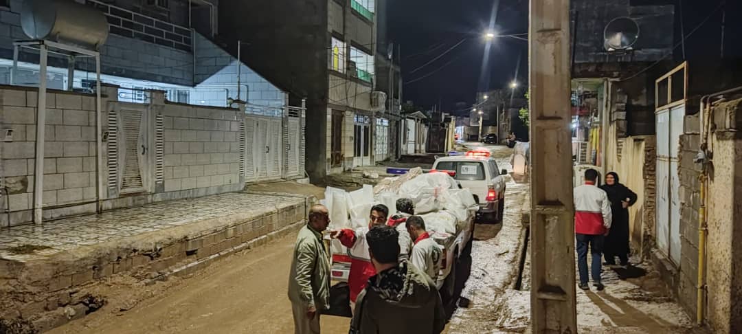 اسکان اضطراری ۱۰۷ نفر و رهاسازی ۱۵۳ دستگاه خودرو گرفتار در مسیرهای برف‌گیر و آب‌گرفته 