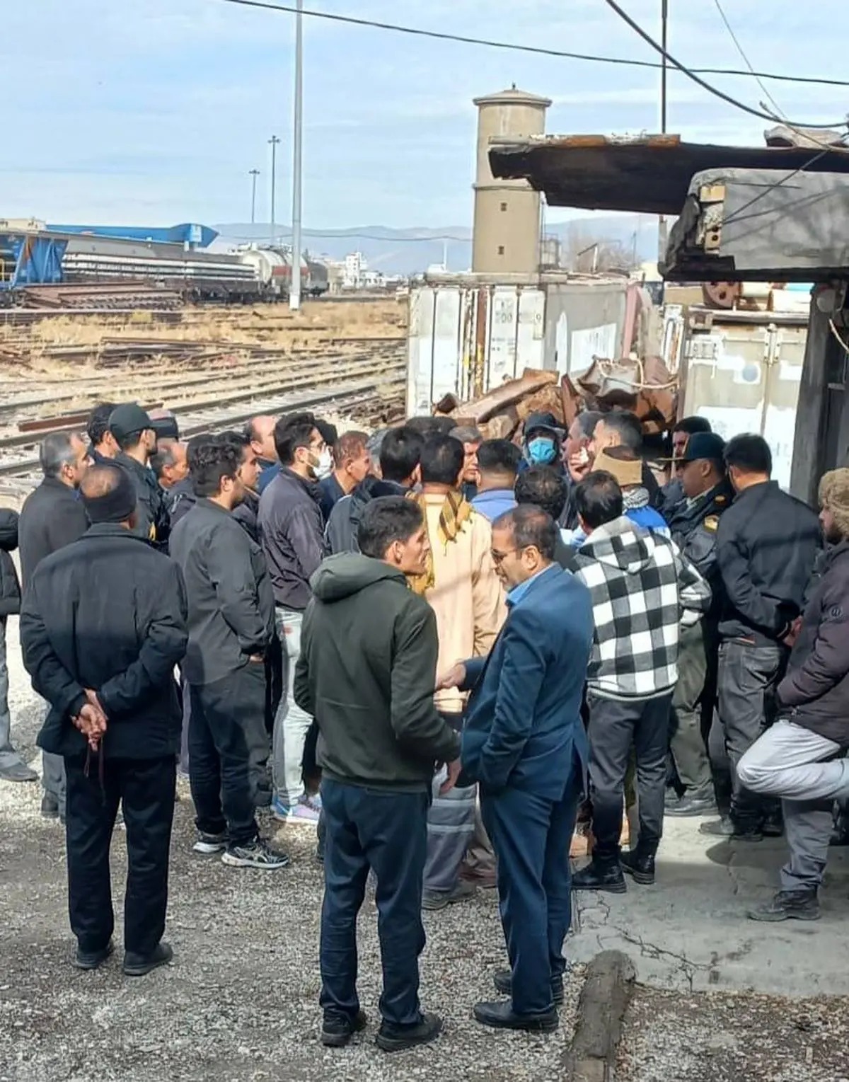 کارگران ابنیه فنی راه‌آهن درود نسبت به نامشخص بودن وضعیت مطالبات معوقه خود اعتراض کردند