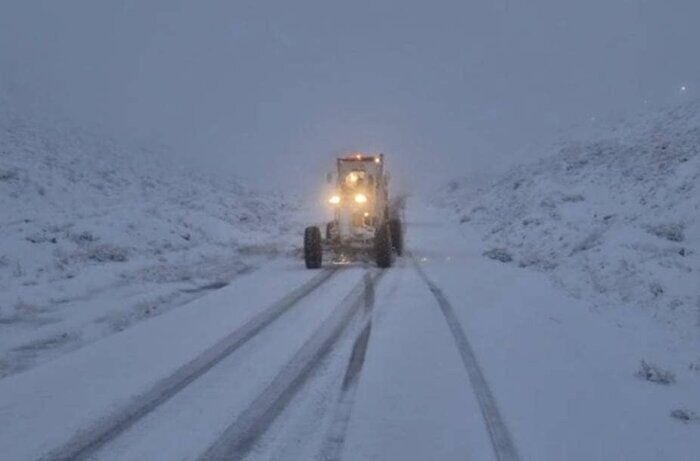 محور کاشان _ کامو بر اثر بارش برف و برودت هوا مسدود شد