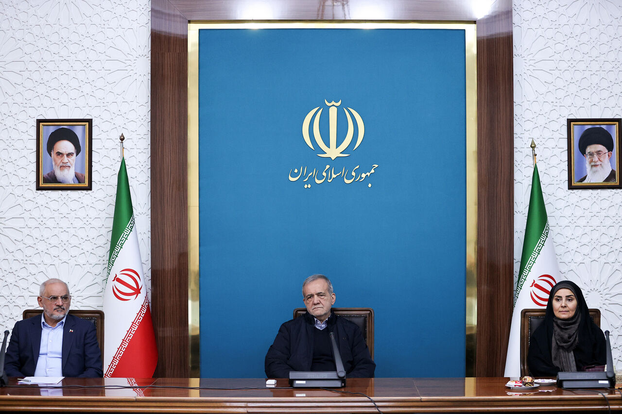 پزشکیان: پراکندگی منابع عمرانی پایان می‌یابد/ تمرکز دولت بر پروژه‌های ریلی اولویت‌دار