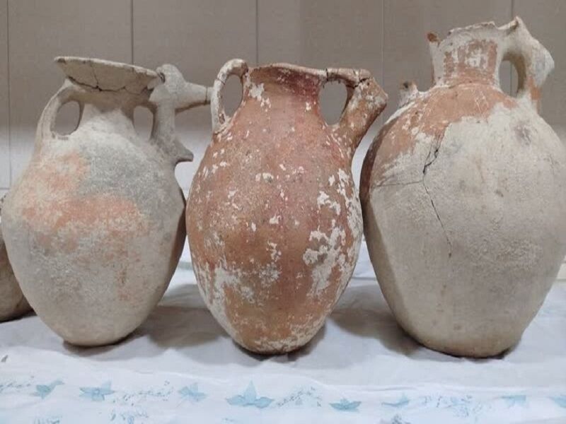 اهدای ۲۰ قطعه سفال تاریخی به موزه تکاب/ ساختمان هلال احمر موزه میشود