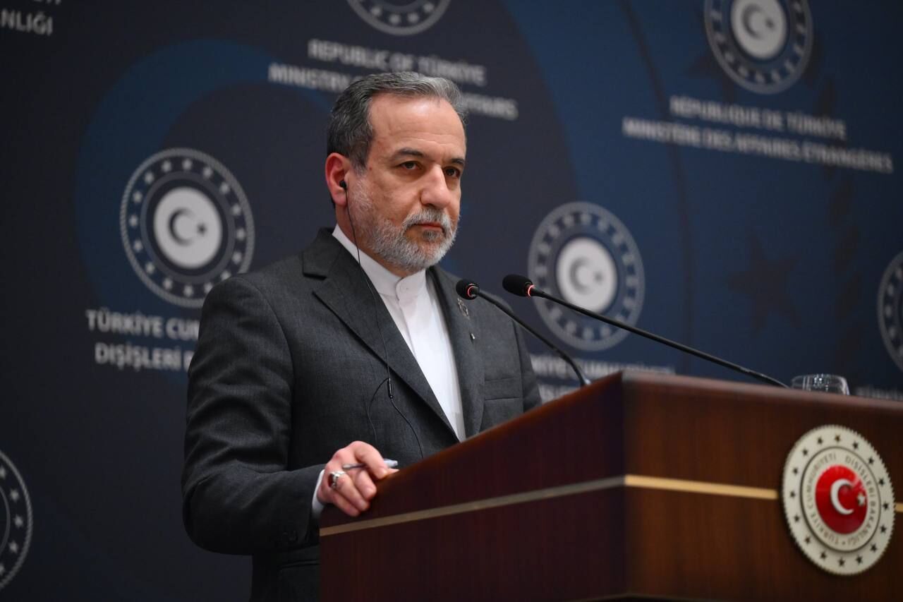 عراقچی: ایران آماده ورود به مذاکرات هسته‌ای از موضع برابر، براساس منافع و احترام متقابل است