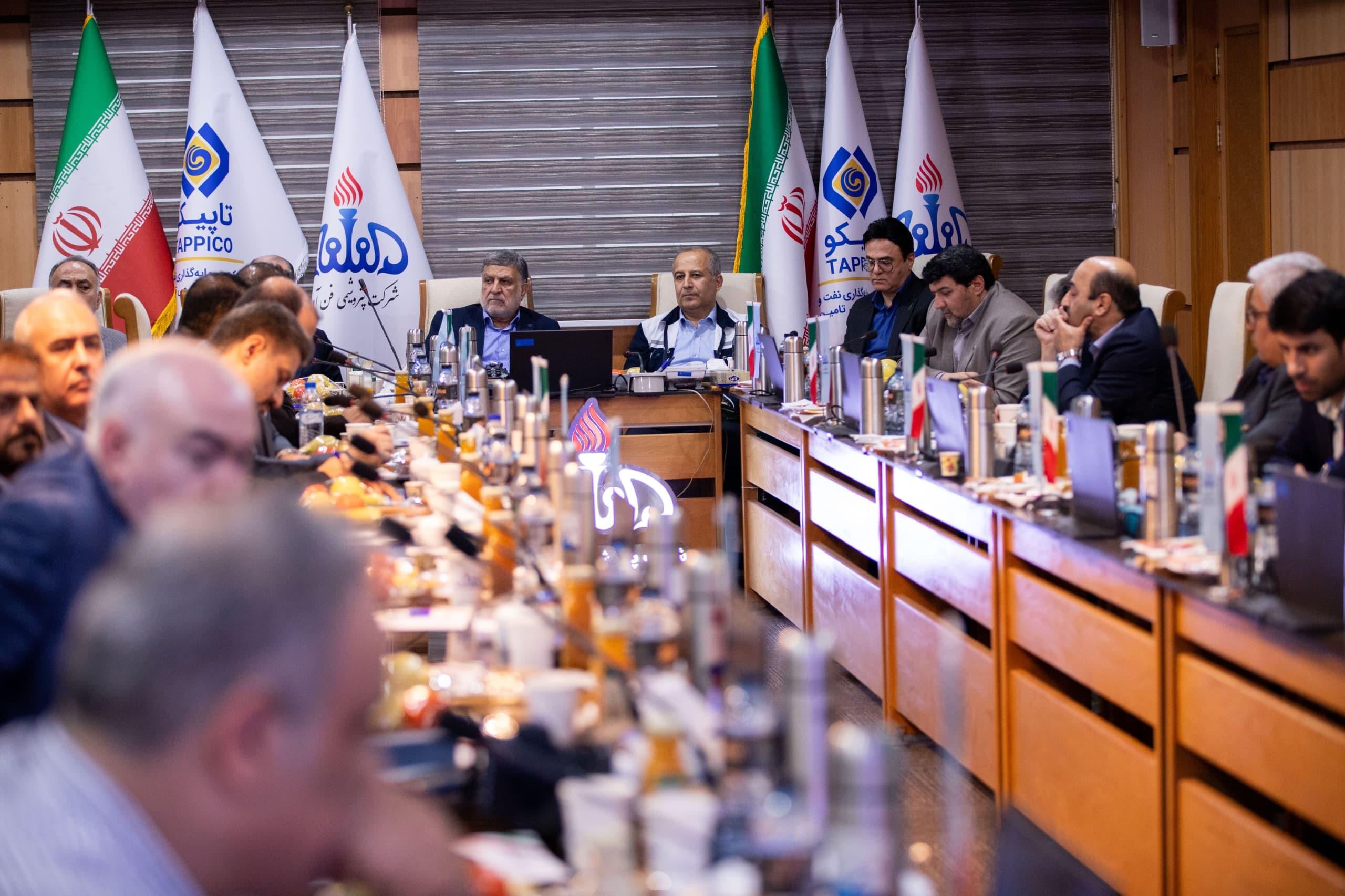 نشست بررسی چالش‌ها و رفع گلوگاه‌های پتروشیمی‌های تابعه تاپیکو به میزبانی پتروشیمی فن‌آوران برگزار شد