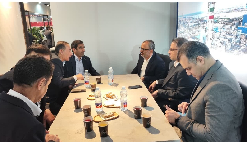 نشست مشترک مدیرعامل پتروشیمی بوعلی سینا با مدیران ارشد بانک‌های تجارت و صادرات برگزار شد