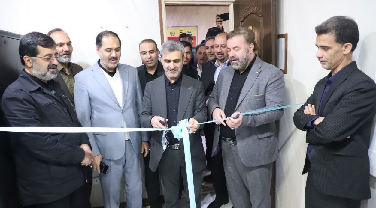 نخستین نیروگاه خورشیدی هیبریدی ۴۰ کیلوواتی در قم افتتاح شد