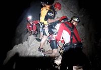 امدادگران هلالاحمر ۷ کارگر گرفتار در ارتفاعات دربند صحنه را نجات دادند امدادگران هلالاحمر ۷ کارگر گرفتار در ارتفاعات دربند صحنه را نجات دادند