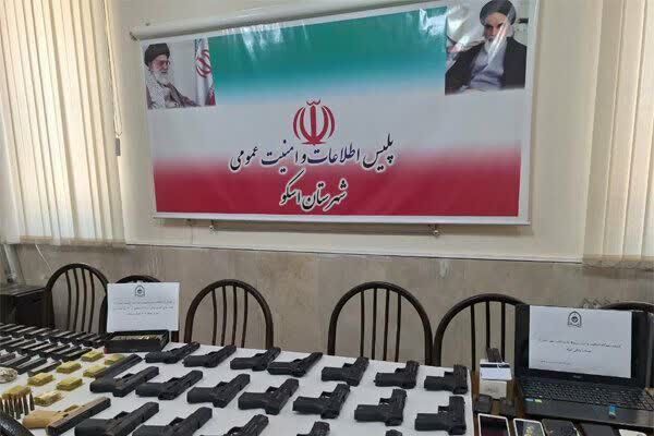 کشف ۲۱ قبضه کلت جنگی در شهرستان اسکو